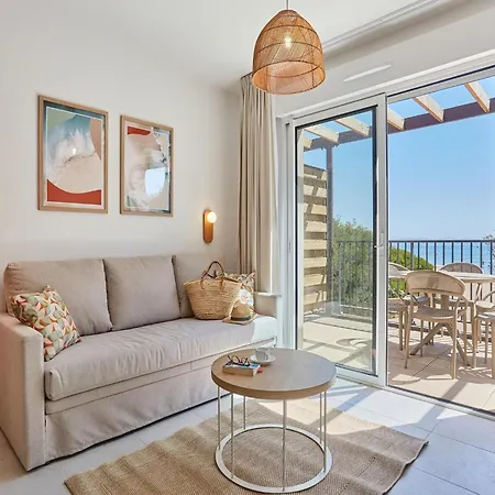 Newly Built Near The Hyères